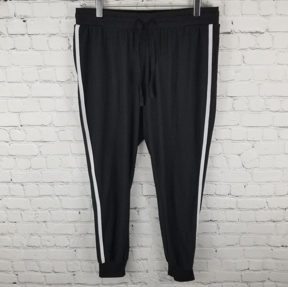 DEREK HEART | two-stripe pocket jogger sweat pants